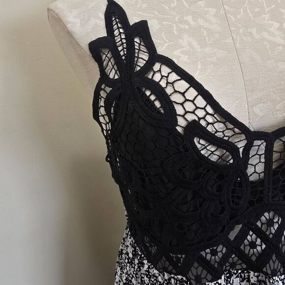 Cupshe Blk/Wht Floral Tiered Sundress, Embroidered Lace Bodice,NWOT, S - Picture 7 of 10